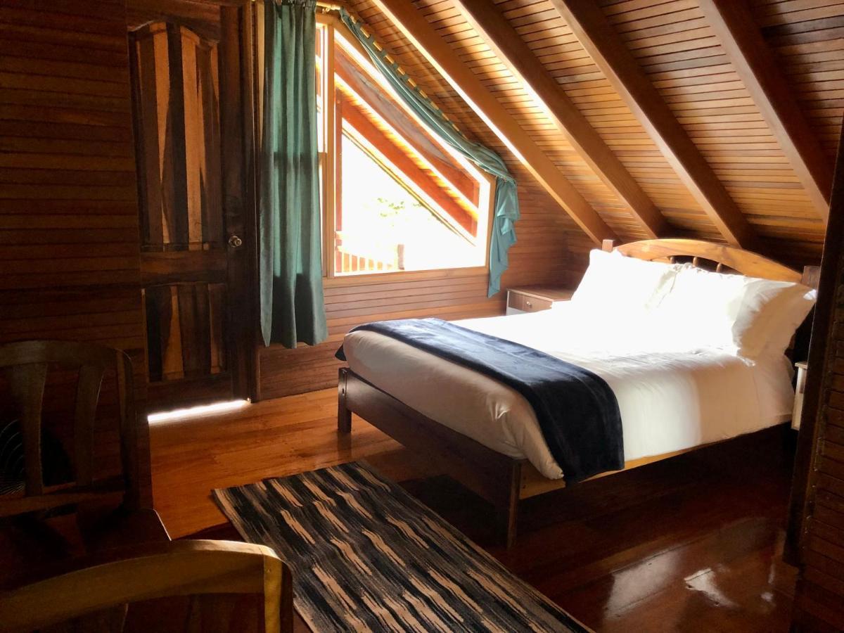 Hostal Zafiro Mindo Eksteriør bilde